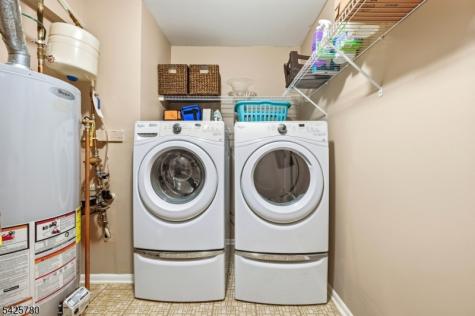40 Loch Lane Roxbury NJ 07852
