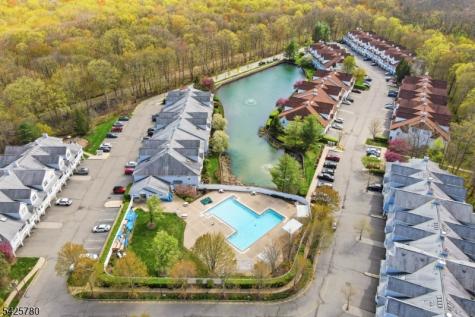 40 Loch Lane Roxbury NJ 07852
