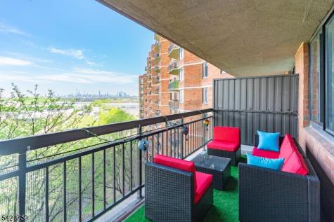 831 Harmon Cove Tower Secaucus NJ 07094