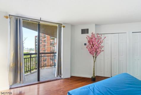 831 Harmon Cove Tower Secaucus NJ 07094
