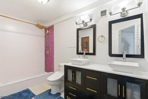 831 Harmon Cove Tower Secaucus NJ 07094