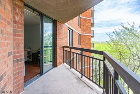 831 Harmon Cove Tower Secaucus NJ 07094