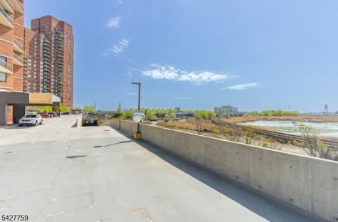 831 Harmon Cove Tower Secaucus NJ 07094
