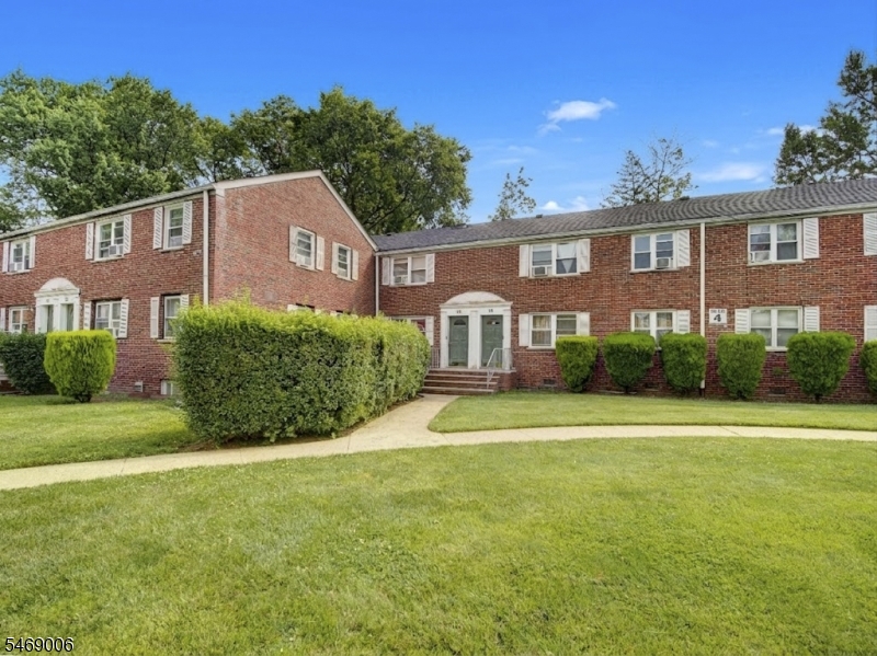 20 A Carolyn Terrace Roselle NJ 07203