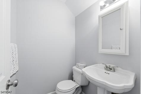20 Pond Court Hillsborough NJ 08844