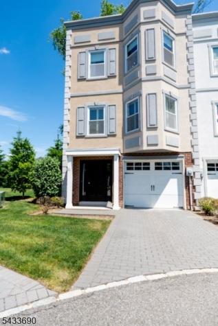 21 Stonybrook Circle Fairfield NJ 07004