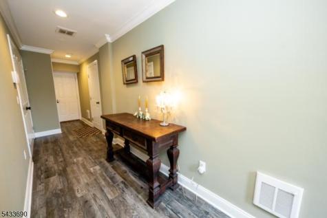 21 Stonybrook Circle Fairfield NJ 07004