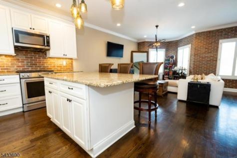 21 Stonybrook Circle Fairfield NJ 07004