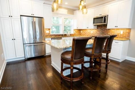 21 Stonybrook Circle Fairfield NJ 07004