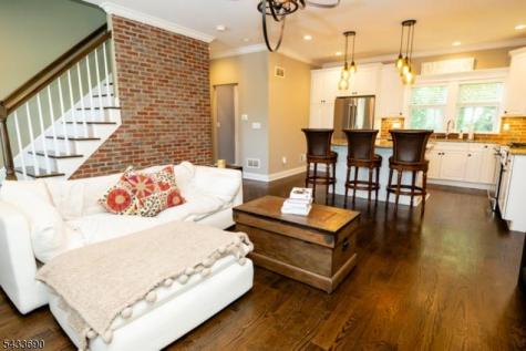 21 Stonybrook Circle Fairfield NJ 07004