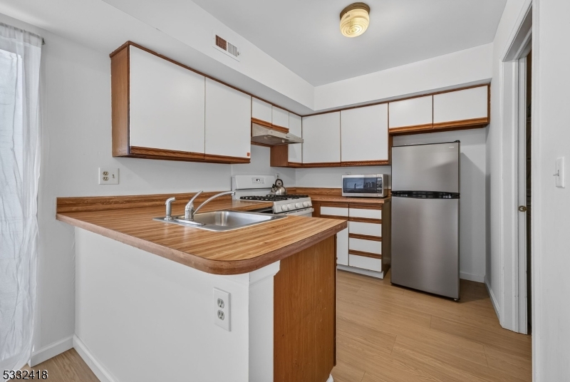 268 Edgeware Court Franklin NJ 08873
