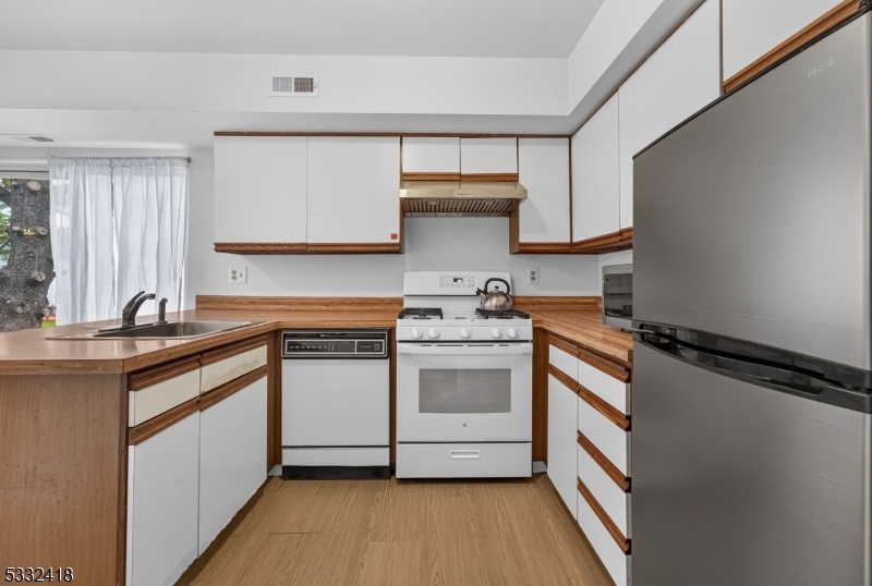 268 Edgeware Court Franklin NJ 08873
