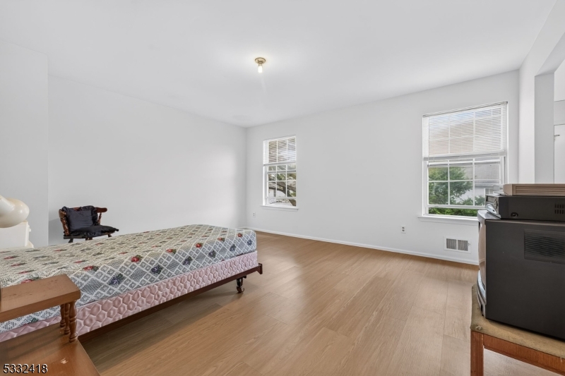 268 Edgeware Court Franklin NJ 08873