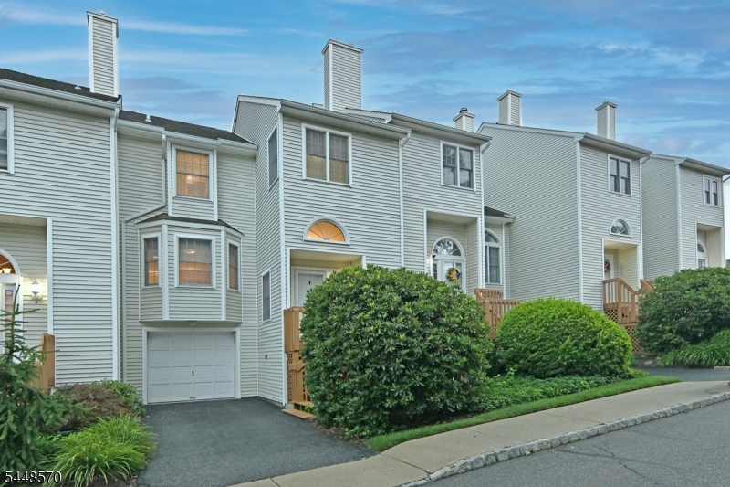 6 Erin Way Lincoln Park NJ 07035