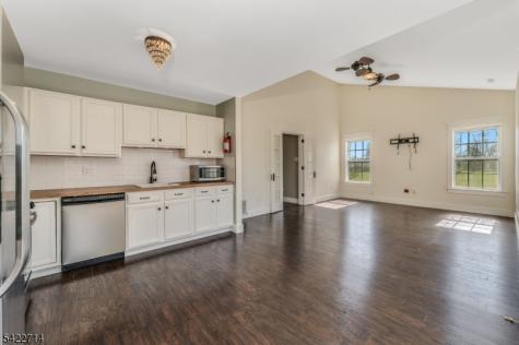 409 Hunt Drive Holland NJ 08848
