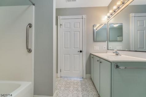 409 Hunt Drive Holland NJ 08848