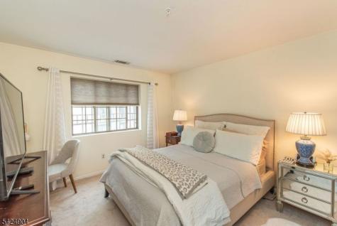 802 Thoreau Court Mahwah NJ 07430