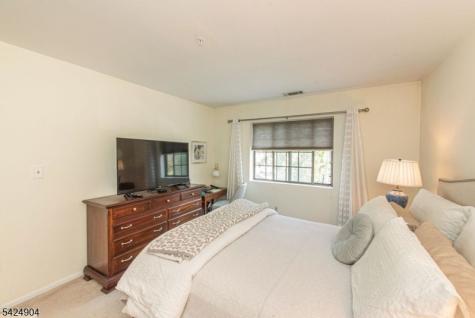 802 Thoreau Court Mahwah NJ 07430