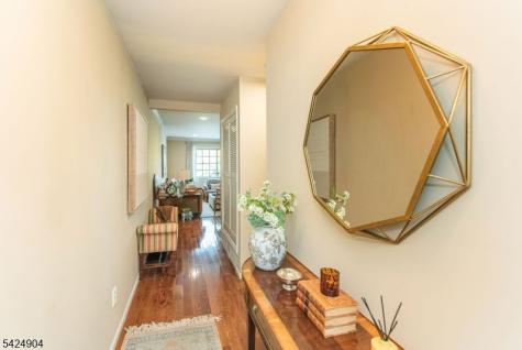 802 Thoreau Court Mahwah NJ 07430