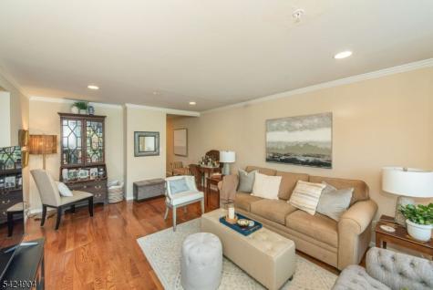 802 Thoreau Court Mahwah NJ 07430