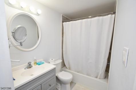 21 Constitution Way Franklin NJ 07416