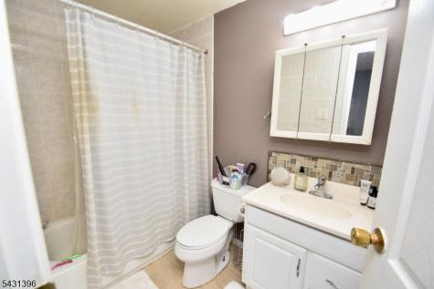 21 Constitution Way Franklin NJ 07416