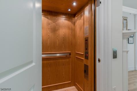 10 Schmidt Circle Watchung NJ 07069