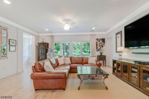 10 Schmidt Circle Watchung NJ 07069