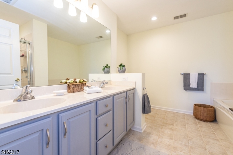 52 Bourne Circle Hardyston NJ 07419