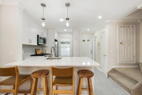 902 Wetherburn Court Raritan NJ 08822