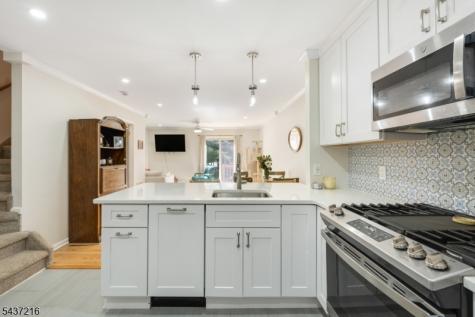 902 Wetherburn Court Raritan NJ 08822