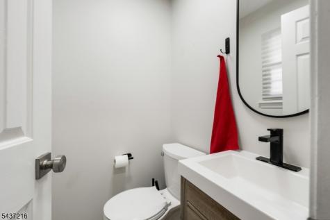 902 Wetherburn Court Raritan NJ 08822