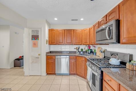 89 Park Gate Drive Edison NJ 08820