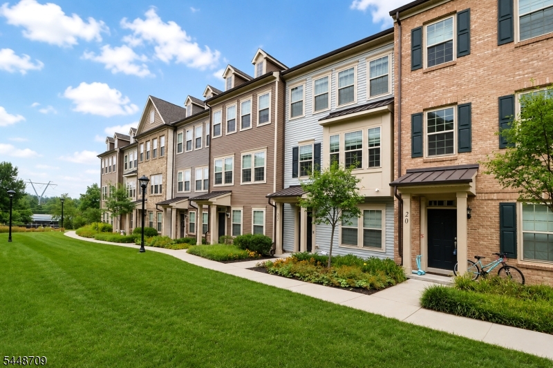 22 Gala Court Livingston NJ 07039