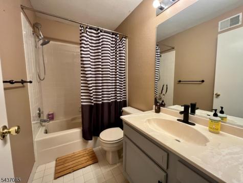 82 Wentworth Road Bedminster NJ 07921