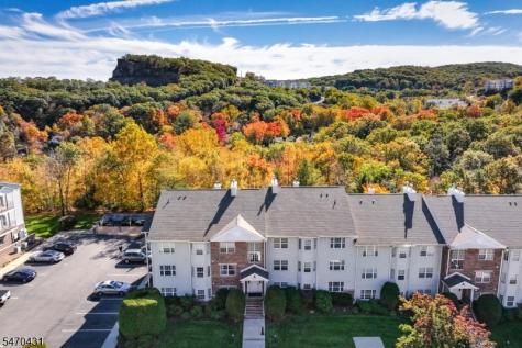30 Mountainview Court Riverdale NJ 07457