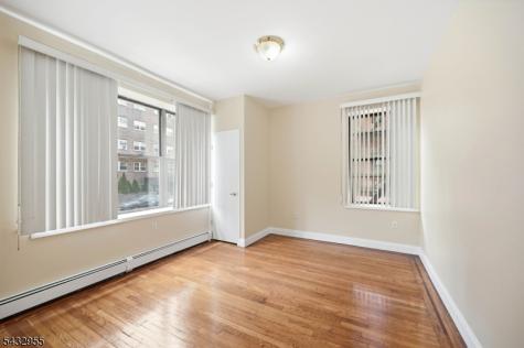 5 Pomona Avenue Newark NJ 07112