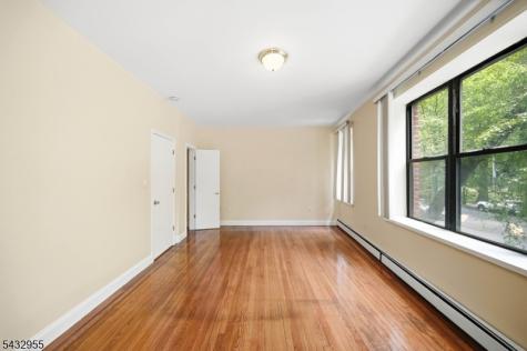 5 Pomona Avenue Newark NJ 07112