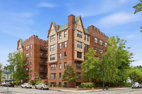 5 Pomona Avenue Newark NJ 07112
