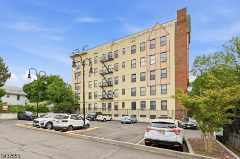 5 Pomona Avenue Newark NJ 07112