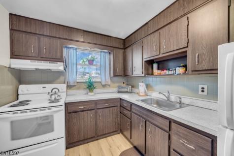 100 Luttgen Place Linden NJ 07036