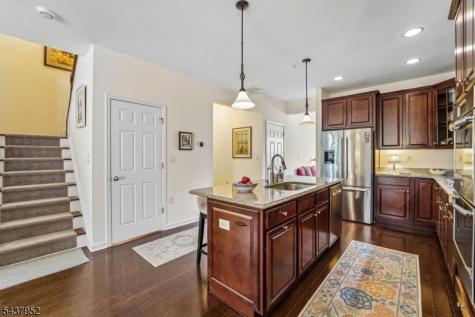 24 Pineview Drive Waldwick NJ 07463