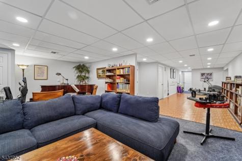 24 Pineview Drive Waldwick NJ 07463