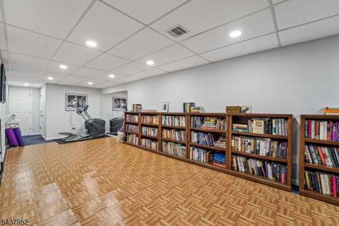 24 Pineview Drive Waldwick NJ 07463