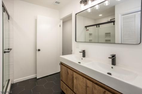 18 Whisper Way Roxbury NJ 07852