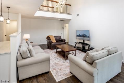 18 Whisper Way Roxbury NJ 07852