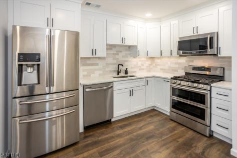 18 Whisper Way Roxbury NJ 07852