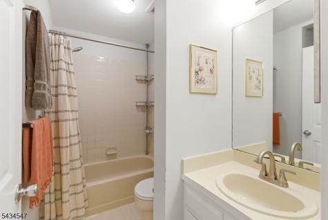 78 Sage Court Bedminster NJ 07921