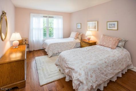 23 Wyckoff Way Chester NJ 07930