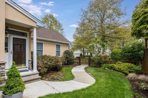 23 Wyckoff Way Chester NJ 07930